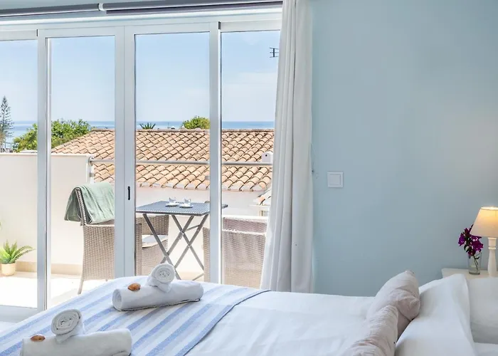 Mariners - Bright And Stylish Apartment - Walk To The Beach