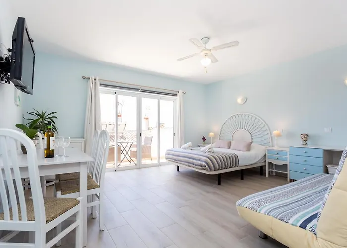 Mariners - Bright And Stylish Apartment - Walk To The Beach
